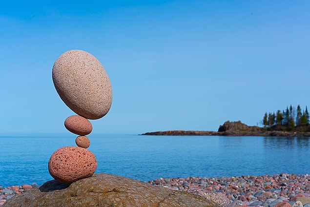 2. It takes 7-8 hours to balance stones like this.