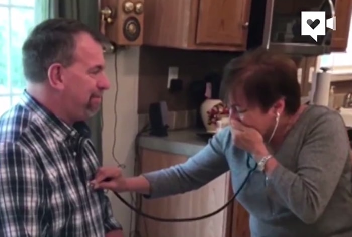 Kaybettiği Oğlunun Bağışlanan Kalbini Başkasının Vücudunda Dinleyince Göz Yaşlarına Boğulan Anne