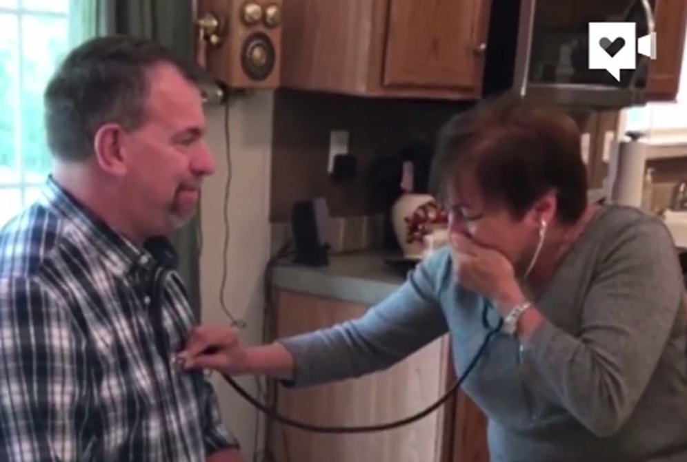 Kaybettiği Oğlunun Bağışlanan Kalbini Başkasının Vücudunda Dinleyince Göz Yaşlarına Boğulan Anne