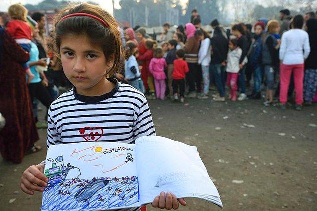 Dünyada yaklaşık 28 milyon çocuk yaşadığı yeri terk etmek zorunda kaldı. Bunların büyük çoğunluğunu Suriye, Sudan ya da Irak gibi savaş bölgelerinden kaçan çocuklar oluşturuyor.
