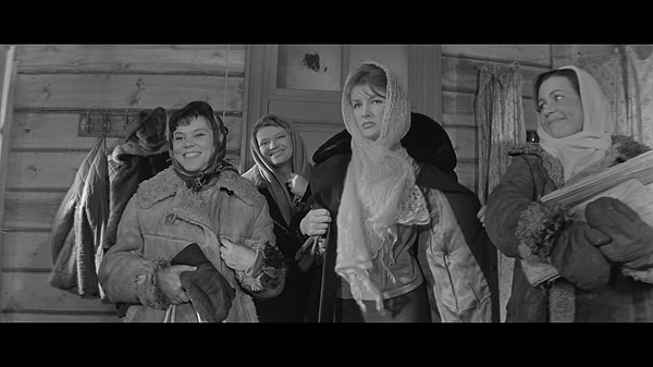 3. Изначально планировалось снять несколько фильмов о девчатах, но киностудия не поддержала этот проект.