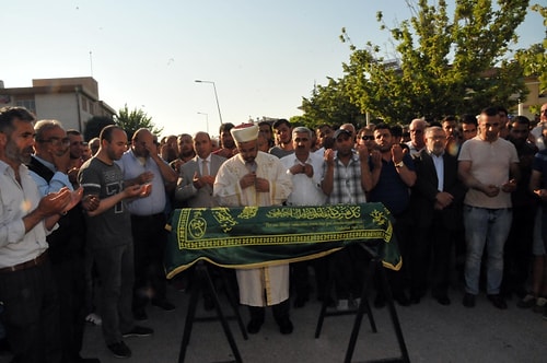 Minik Eylül'ün cenazesi dün Koru Mezarlığı'nda gözyaşları içinde toprağa verildi.