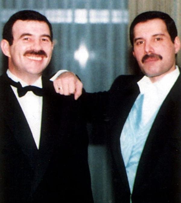 5. İki yıl sonra birlikte yaşamaya başlayan çift, 1991 yılında Freddie'nin ölümüne dek birlikteydi.