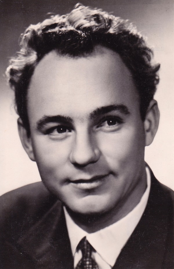 12. Николай знал о многочисленных романах жены, но ей все сходило с рук, а вот соперникам он мог и вмазать.