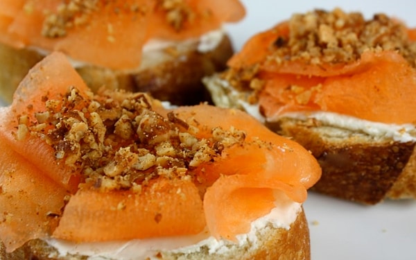 3. Дыня + грецкий орех + козий сыр