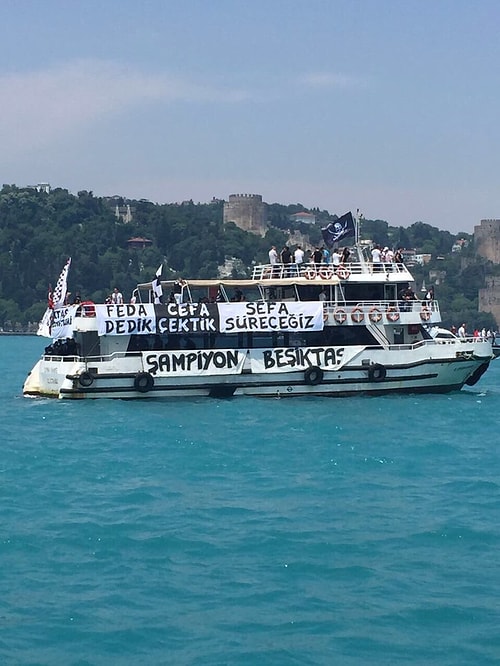 Boğazın sularında gemiler gündüz saatlerinden itibaren hazırdı.