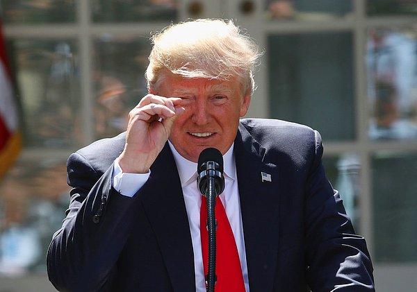 1. ABD Başkanı Donald Trump Beyaz Saray'ın bahçesinde Paris İklim Antlaşmasından çıkıldığını açıklıyor, 1 Haziran.