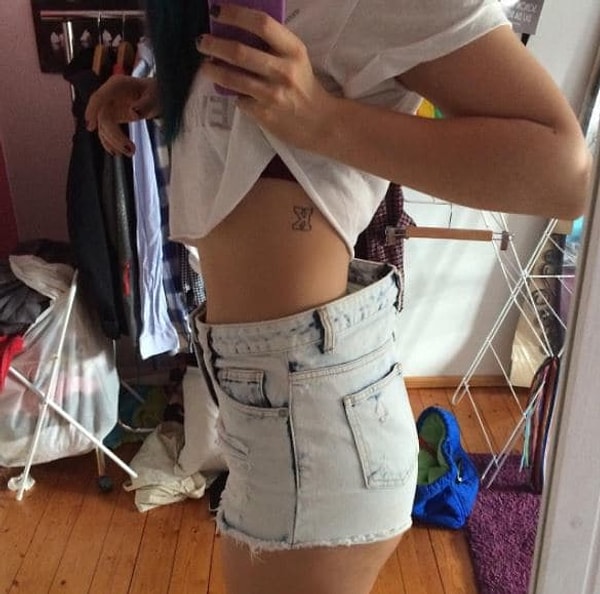 6. А эти странные модели шорт, которые вечно "висят" в районе поясницы!