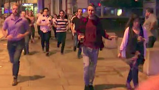 Londra Saldırısından Elinde Birasıyla Kaçan Adam