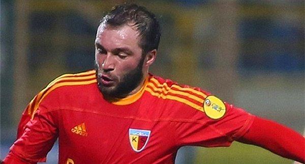 2014-15 sezonunun ilk devresini Başakşehir'de oynayan Murat, ara transfer döneminde Kayserispor'a kiralandı.