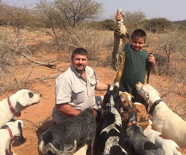 4. Так, в апреле 2017 года вместе с местным следопытом и охотничьими собаками он приехал к реке Лимпопо на очередное сафари.