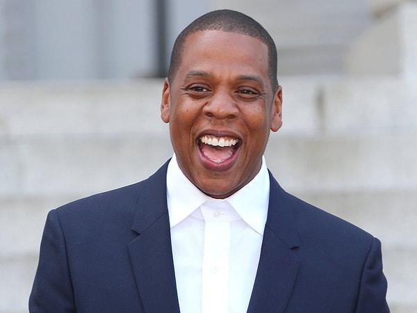 Beyoncé bu kadar kazanırken Jay Z durur mu? Yine Forbes'dan aldığımız bilgilere göre, 2017'de serveti geçtiğimiz yıla göre %30 artan Hip Hop şarkıcısı tam 810 milyon dolar değerinde.