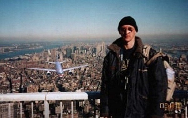 2. Снимок, сделанный 11 сентября 2001 года за секунды до трагедии