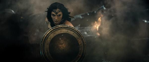 Filmin eleştirilerinde, Gadot'un Wonder Woman'ı çok yüksek puan aldı.