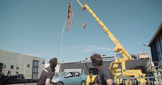 Çeyrek Tonluk Bıçağı Otomobil Üzerine Saplayan İşsizler