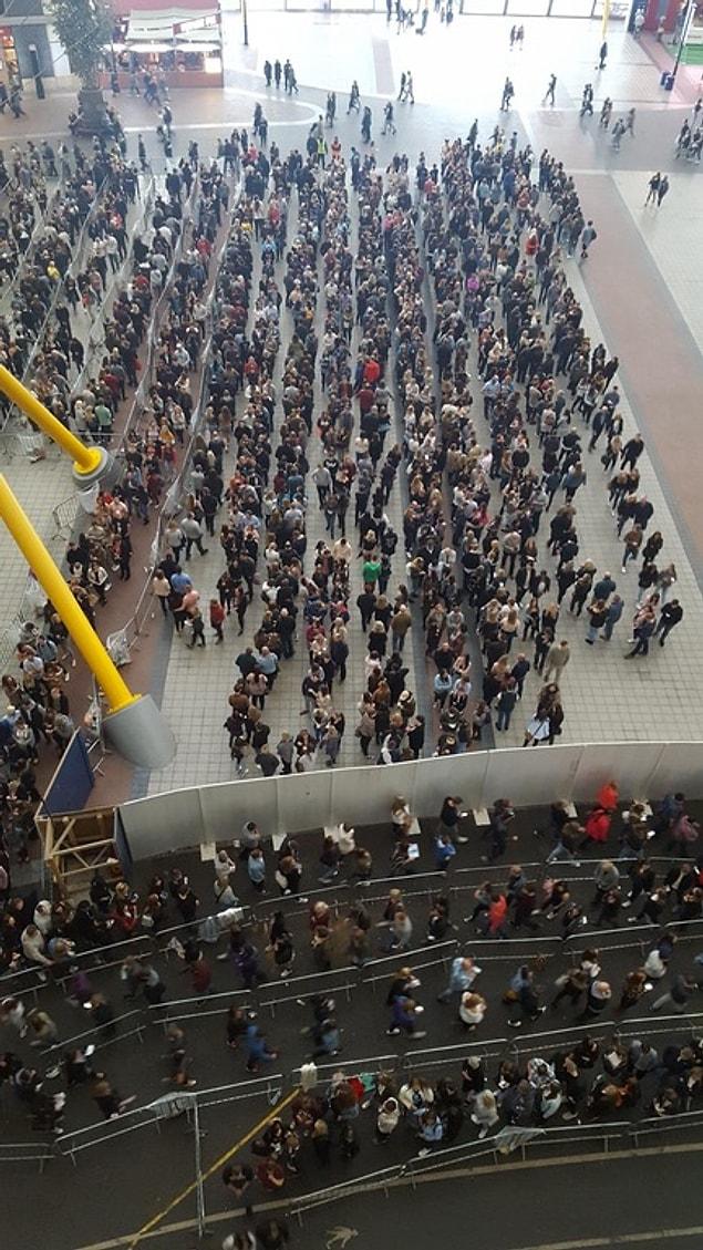 1. This perfect queue for gig tickets formed by Ed Sheeran fans