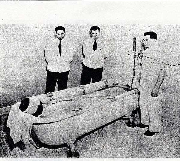 7. Долгое время психиатры верили, что таким способом удастся "разбудить" спящие отделы мозга больного