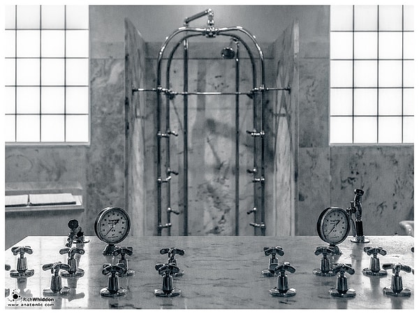 8. В 1900-х годах придумали очередной зверский способ лечения, когда дискуссии о том, что гидротерапия не приносит пользы, достигли своего апогея