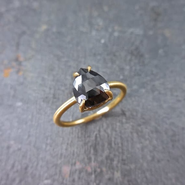 Кольцо с чёрным алмазом