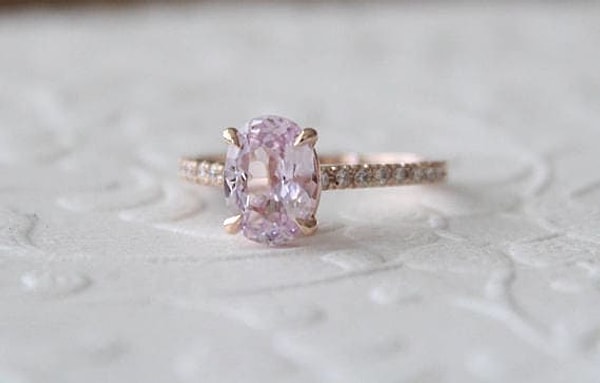Кольцо с розовым сапфиром