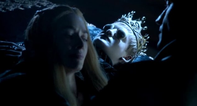 14. Jaime, Joffrey'nin cesedinin yanında Cersei'ye tecavüz ettiğinde.