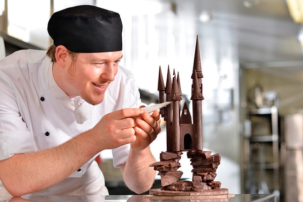 12. Кондитеры не купаются в деньгах - для того, чтобы зарабатывать много, кондитер должен иметь титулы и быть известным в кондитерских кругах.