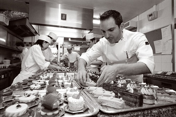 13. Вы, наверное, спросите - что же тогда так привлекает в этой профессии? Просто дело в том, что если ты попал в этот мир, он покоряет тебя навеки. Это как любовь - ты не можешь объяснить это логически, и жить без этого тоже не можешь.