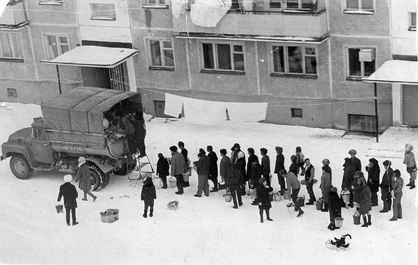 12. Пошёл выбрасывать мусор - верни ведро домой