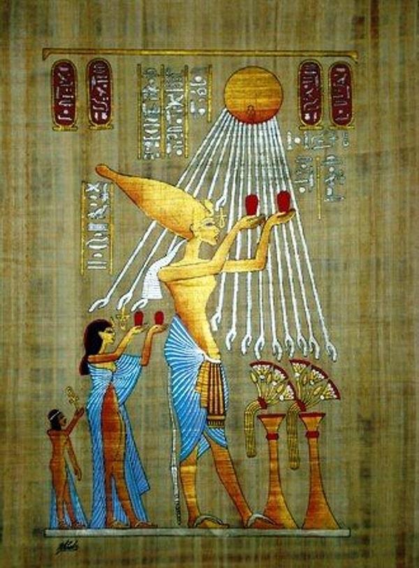 15. Akhenaton, sanat ve kültürde de önemli değişiklikler yaptı.