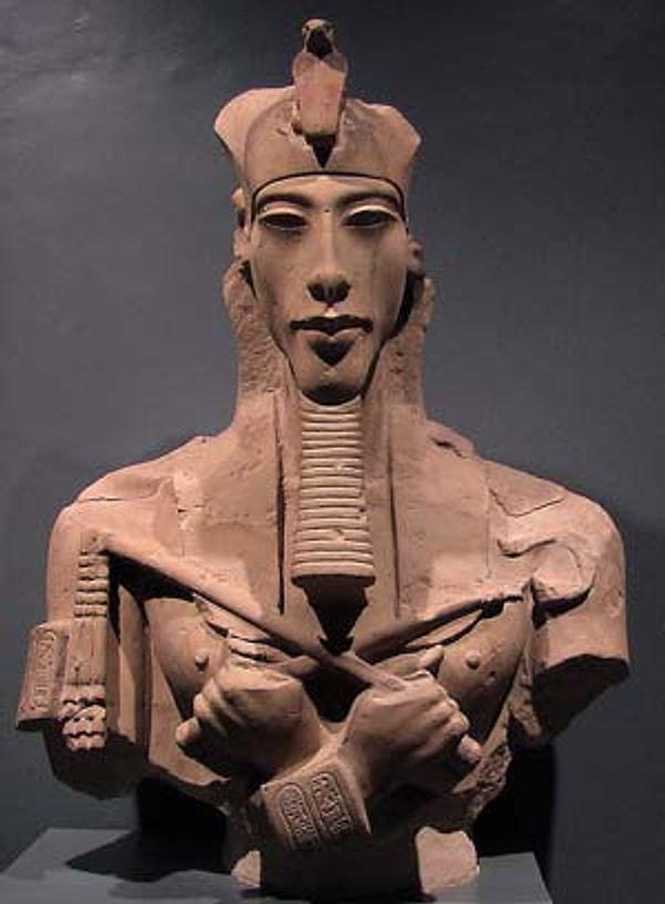 16. Yapılan araştırmalar sonucunda, Akhenaton'un Marfan Sendromu adı verilen bir hastalıktan muzdarip olduğu iddia edildi.