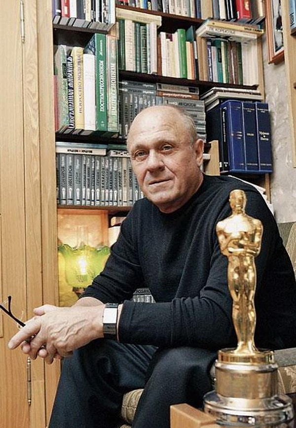 13. Меньшову сообщили о том, что «Москва слезам не верит» получила Оскар 1 апреля, и он решил, что его разыгрывают.