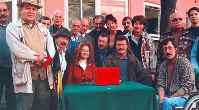 5. 90'ların efsane dizisi "Mahallenin Muhtarları" geri dönüyor.