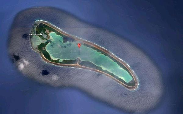 Robinson Crusoe'u hatırlatan bu hikaye Nikumaroro adında küçük bir adada başlıyor.