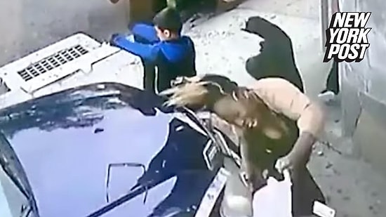 Yoldan Geçen Çocuk Aracın Altında Kalmasın Diye Kendini Siper Eden Kahraman Kadın!