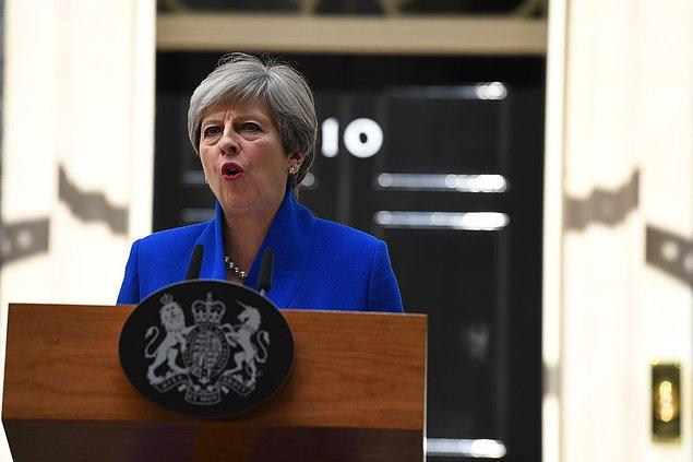 Theresa May: 'Hükümeti kurma görevini aldım'