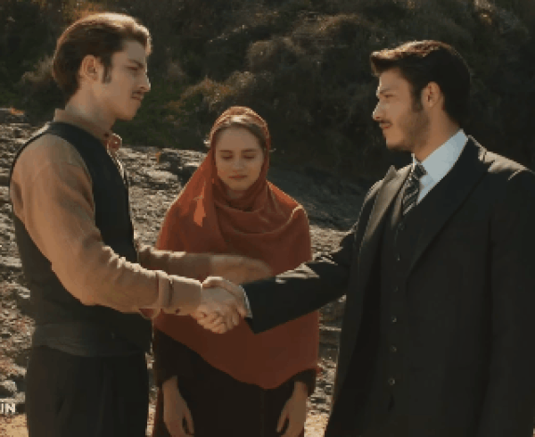 "Sen iki denizin oğlusun; iki vatanın, iki ananın oğlusun!"