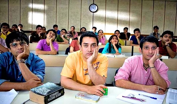 5. Три идиота (2009)