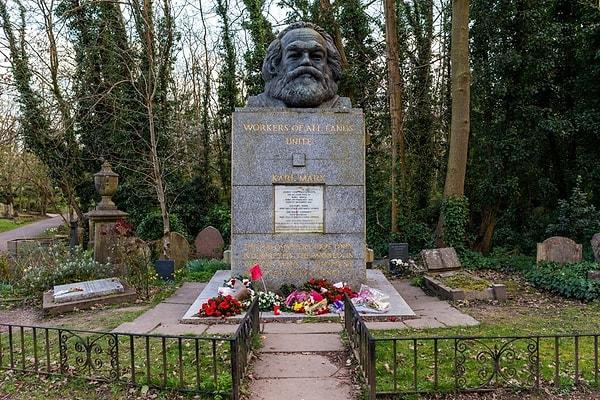 14. Karl Marx’ın mezarına giriş ücretli.