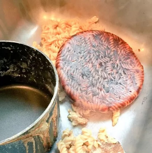 1. Это ж как надо было забыться, чтобы из макарон получилось вот это: