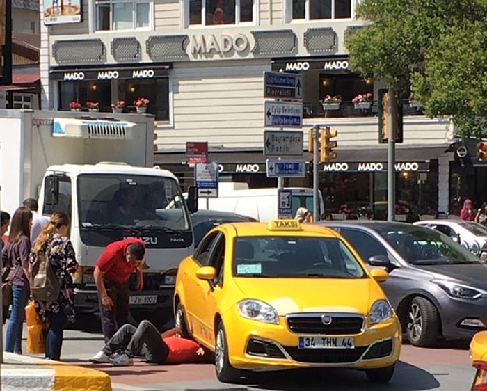 Kedilerin Kahramanı: Aracın Altına Giren Kediyi Trafiğin Ortasında Kurtaran Taksici