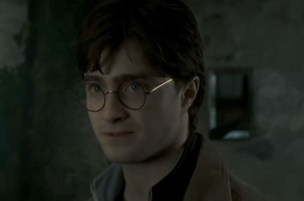 4. Гарри ведет диалог с...