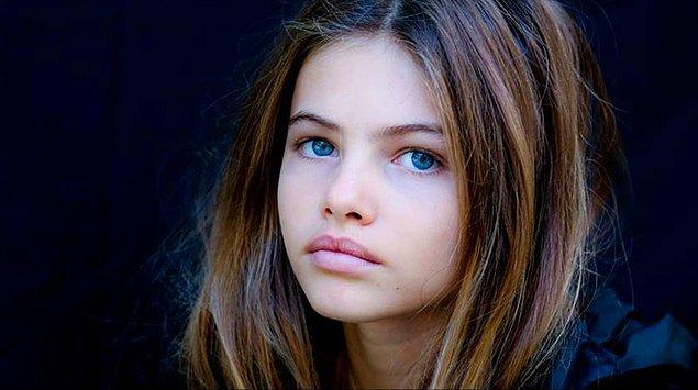 Fotoğraflardaki küçük kız, aslında bir çocuk model. 2001, St. Tropez doğumlu Thylane Blondeau.