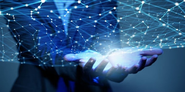 3. Хотите сменить/найти работу? Знакомьтесь с 7 людьми в неделю и в результате за год у вас будет масса новых связей! Именно контакты часто приводят к профессии мечты.