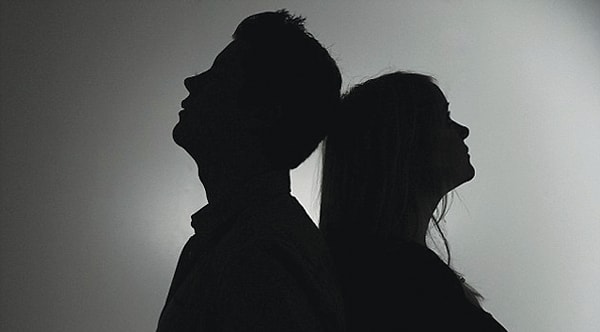 5. Будучи в длительных отношениях, обе стороны нередко игнорируют мелкие проявления недовольства партнера. Если вы считаете, что что-то пошло не так, спросите у партнера открыто, в чем дело. Это лучше, чем накапливать обиды.