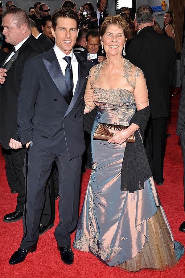 19. Tom Cruise ve annesi Mary Lee Pfeiffer