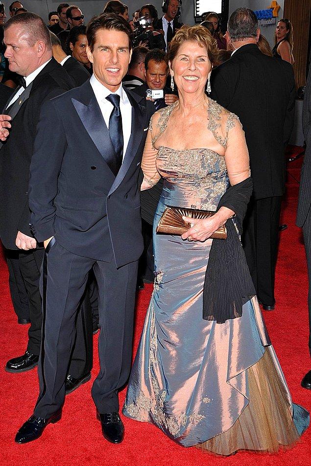19. Tom Cruise ve annesi Mary Lee Pfeiffer