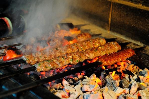 Güney Doğu Anadolu Bölgesi’nin zengin mutfağı ve Şanlıurfa’ya ait özel lezzetler Bursa'da kebap severlerle buluşuyor.