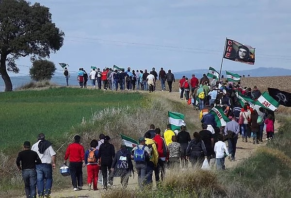 4. "Коммунистическая утопия" началась с падения фашистского диктатора Франко в 1975 году.