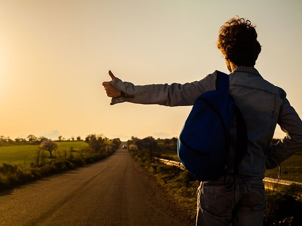 1. С чем у вас ассоциируется это фото?