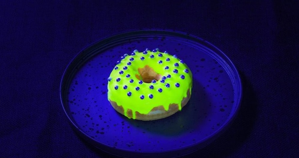 Эти светящиеся в темноте пончики идеальны для ночных сладкоежек